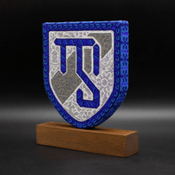 Escudo 3D con diseño personalizado de chaquira.