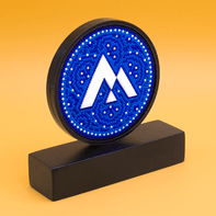 Circulo de acrílico con incrustación del logo en acrílico.