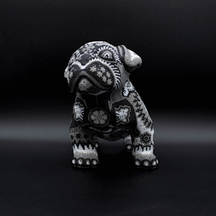 Escultura de perro cubierto con chaquiras blancas y negras