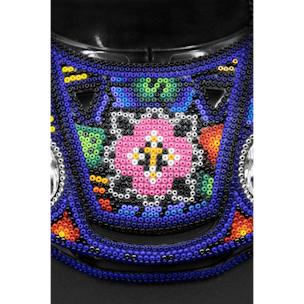 Auto deportivo alemán a escala con chaquiras