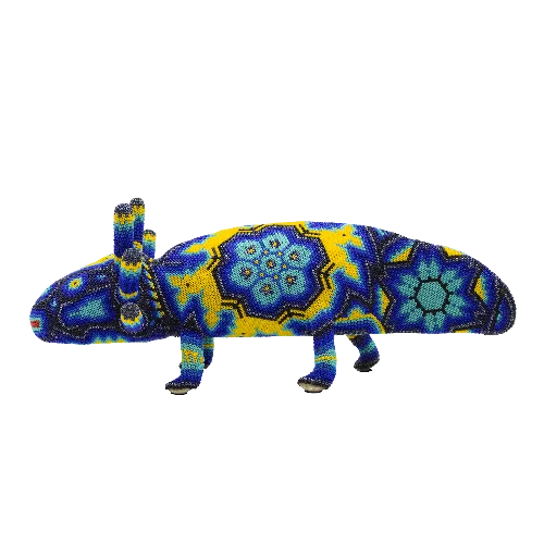 Figura de ajolote con chaquira